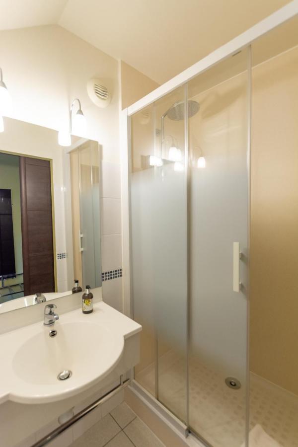 Logis Hotel Le Vert Galant La Fleche Ngoại thất bức ảnh
