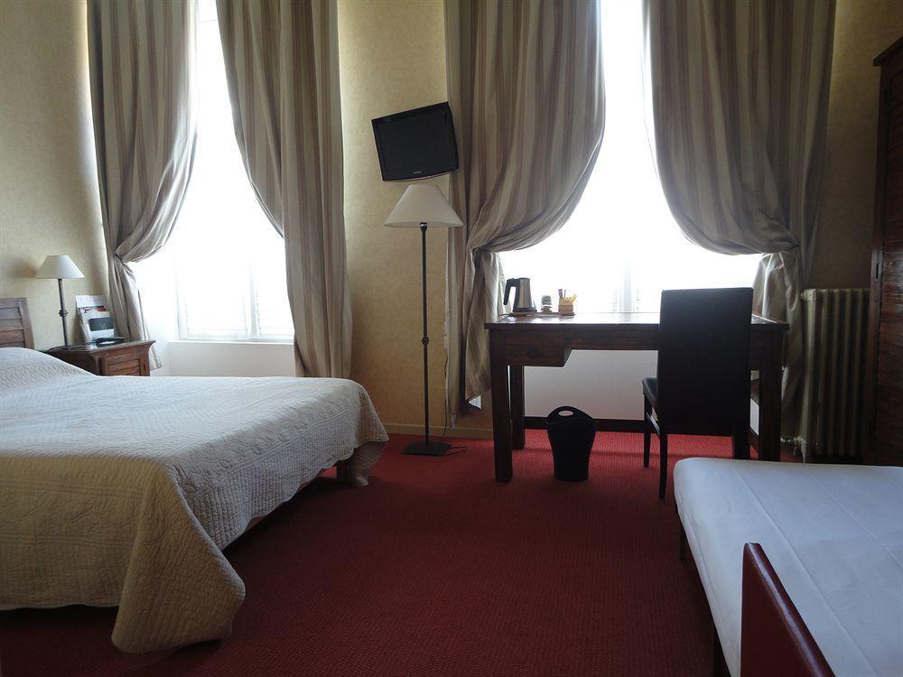 Logis Hotel Le Vert Galant La Fleche Ngoại thất bức ảnh